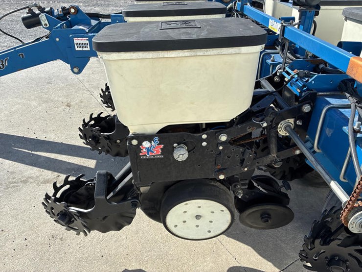2014-kinze-3000-image-56
