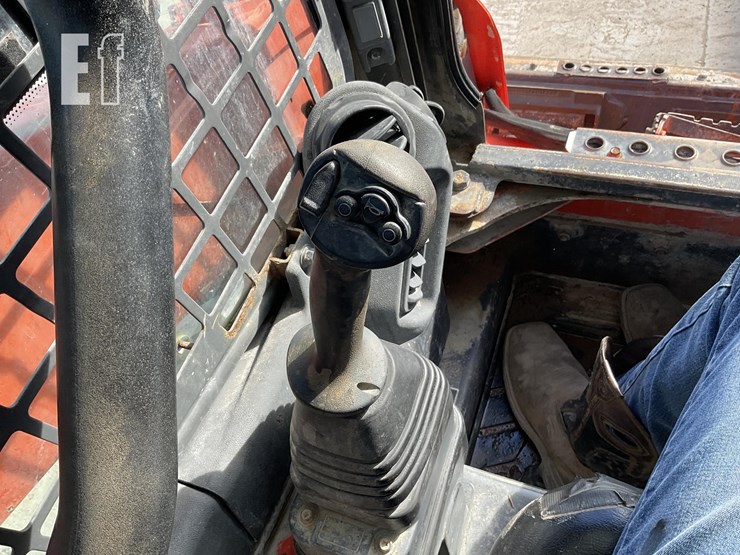 2021-kubota-ssv65-image-13