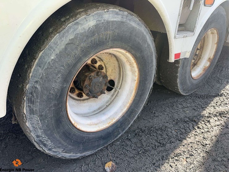 2012-international-7400-image-11