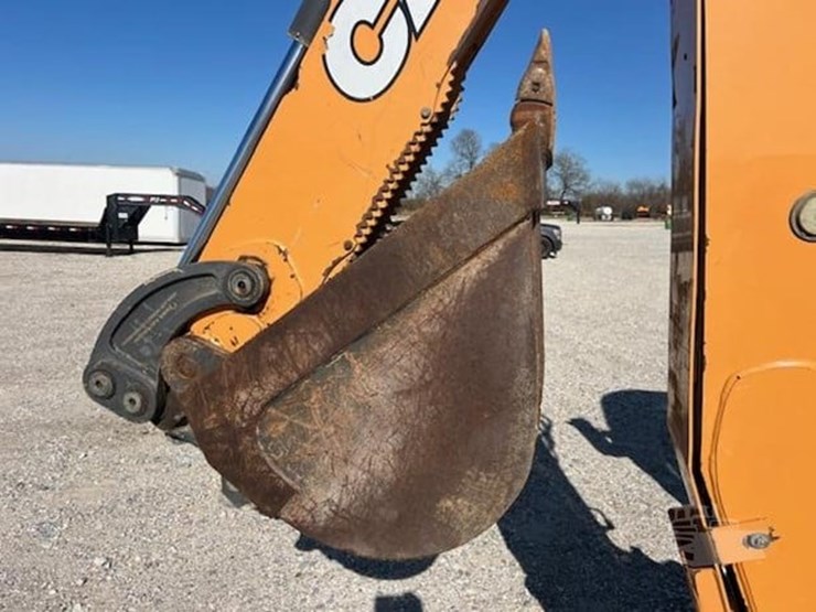 2017-case-580sn-image-9