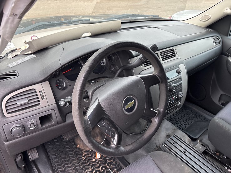 2014-chevrolet-tahoe-image-8