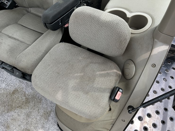 2014-case-ih-3200b-image-42