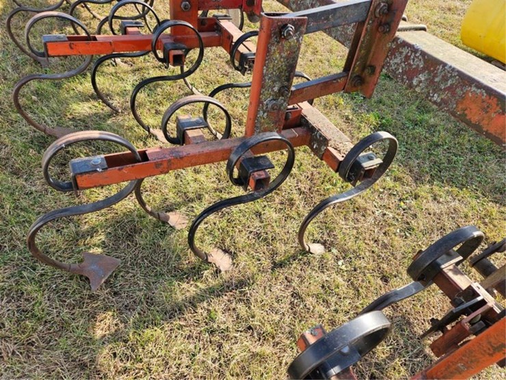 #3020-•-3pt-6-row-vibra-shank-cultivator-image-13