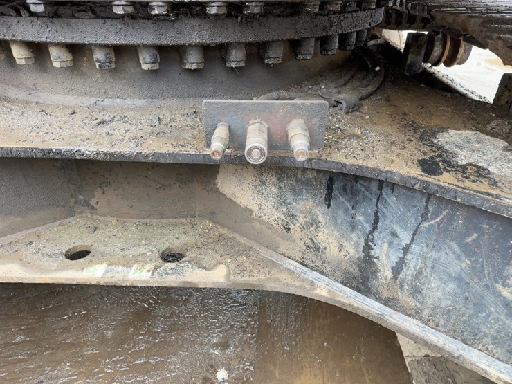 2004-caterpillar-330cl-hydraulic-excavator-image-17