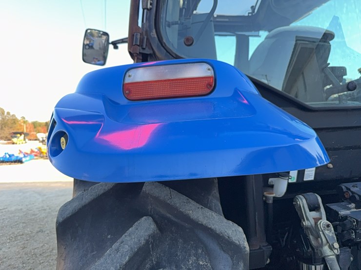 new-holland-t6070-image-38