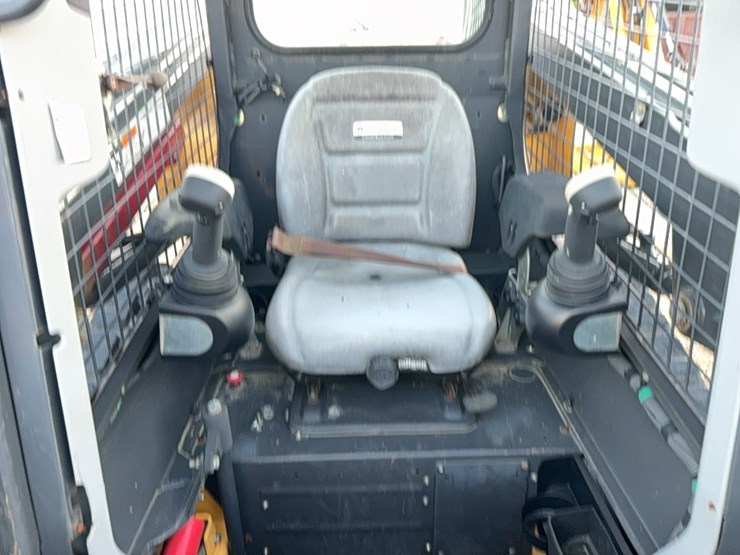 new-holland-c227-image-42