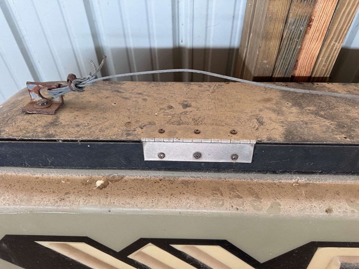 white-farm-equipment-lighted-double-sided-bubble-sign-image-4