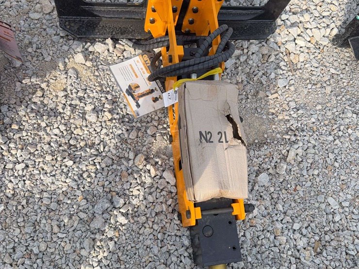 giyi-hydraulic-post-driver-image-1