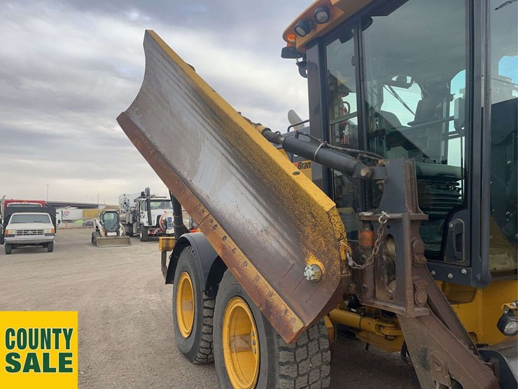 2020-deere-872gp-image-23