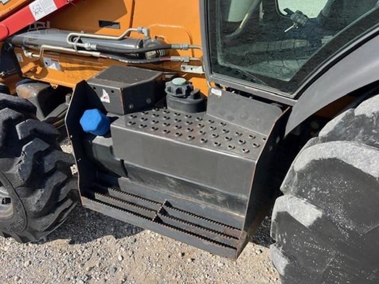 2017-case-580sn-image-33