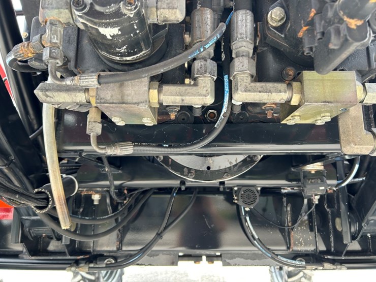 2014-case-ih-3200b-image-93