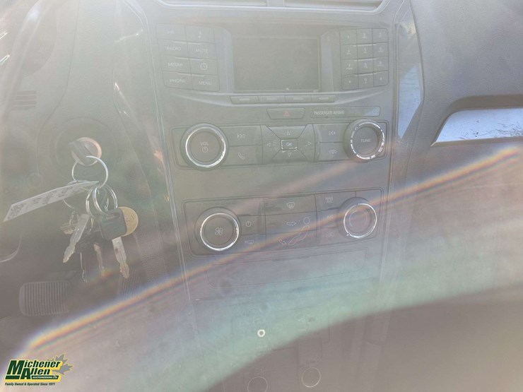 2019-ford-explorer-image-10