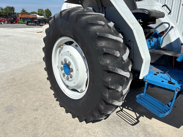 new-holland-2120-image-55