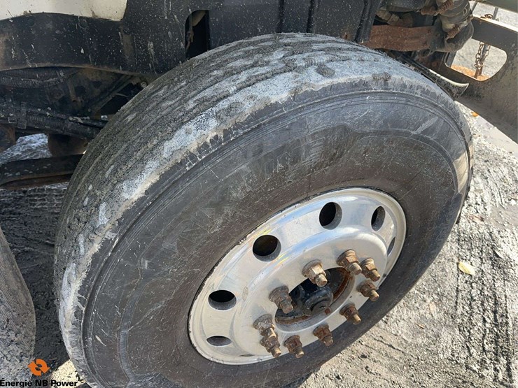 2012-international-7400-image-12