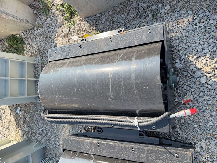 giyi-skid-steer-vibratory-roller-image-4