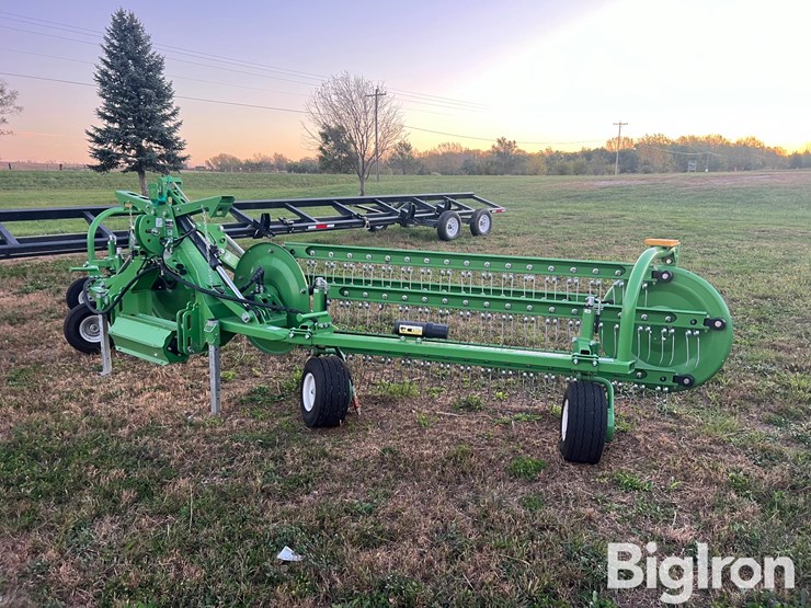 2022-samasz-twist-600p-front-mount-basket-rake-image-1