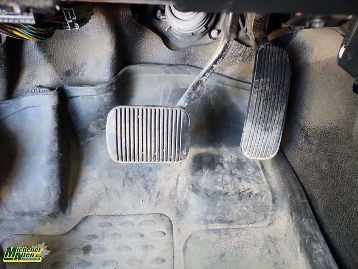 2017-ford-explorer-image-13