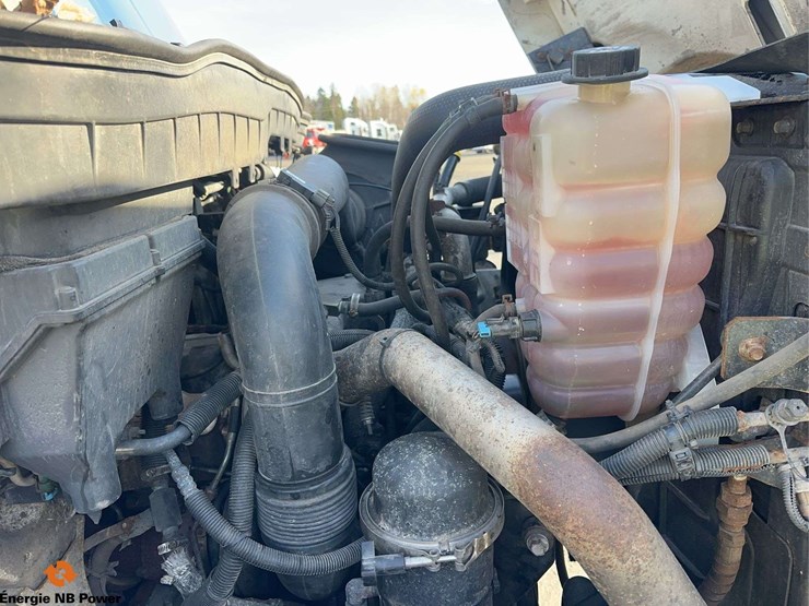 2012-international-7400-image-15