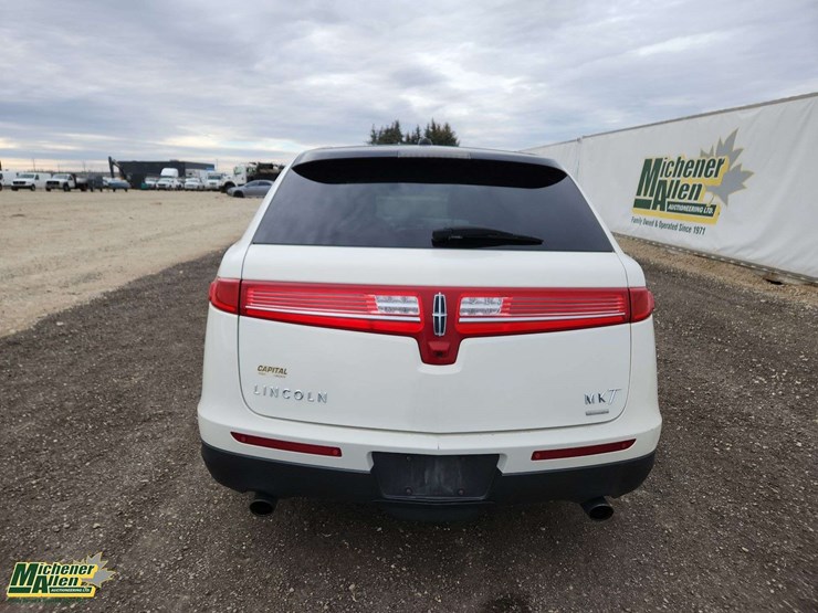 2012-lincoln-mkt-image-25