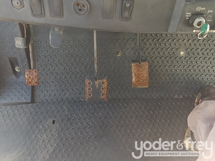 2019-club-car-carryall-1700-image-16