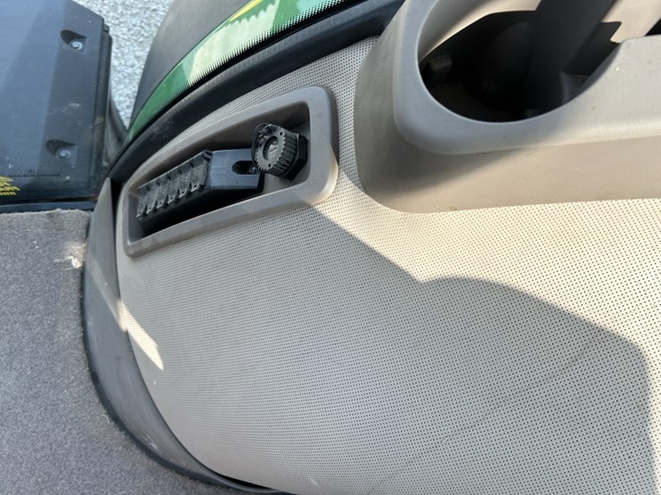 2014-john-deere-8270r-image-36