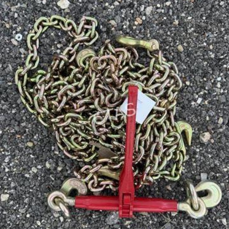 #54 • (2) 3/8" 20' Chains & (1) 9,200 lb Boomer