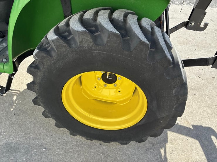 2018-john-deere-3038e-image-33