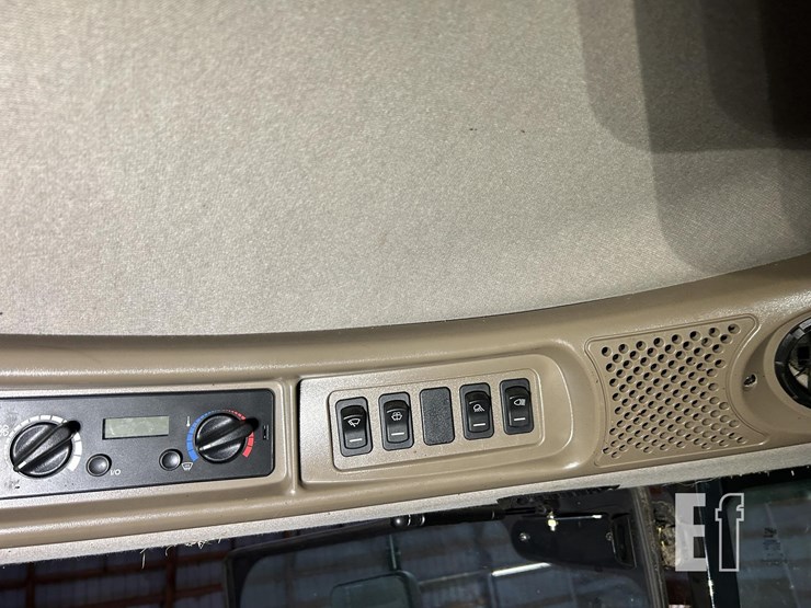 2018-case-ih-wd2504-image-28