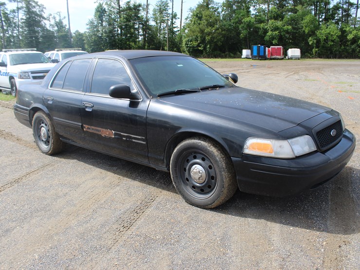 #21598-•-2009-ford-crown-victoria-sedan-image-2