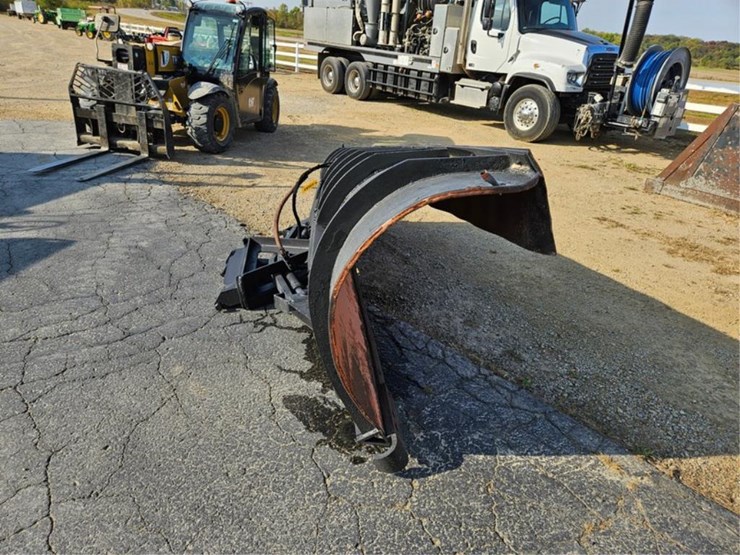 #3023-•-bonnell-10'-one-way-snow-plow-image-6