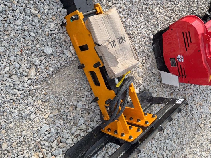 giyi-hydraulic-post-driver-image-2