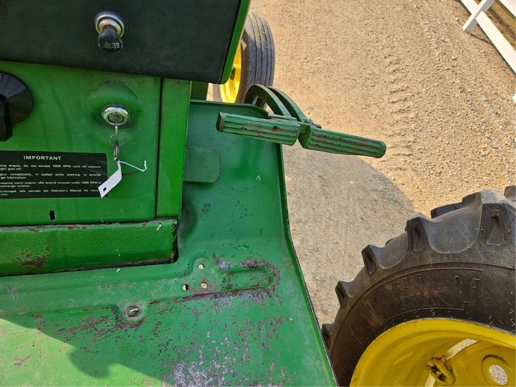 john-deere-2520-image-21