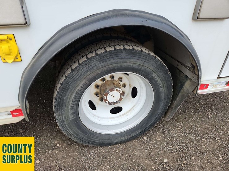 2011-ford-f550-image-25