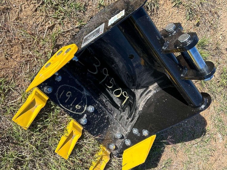 2025-iranch-16in-excavator-bucket-image-1