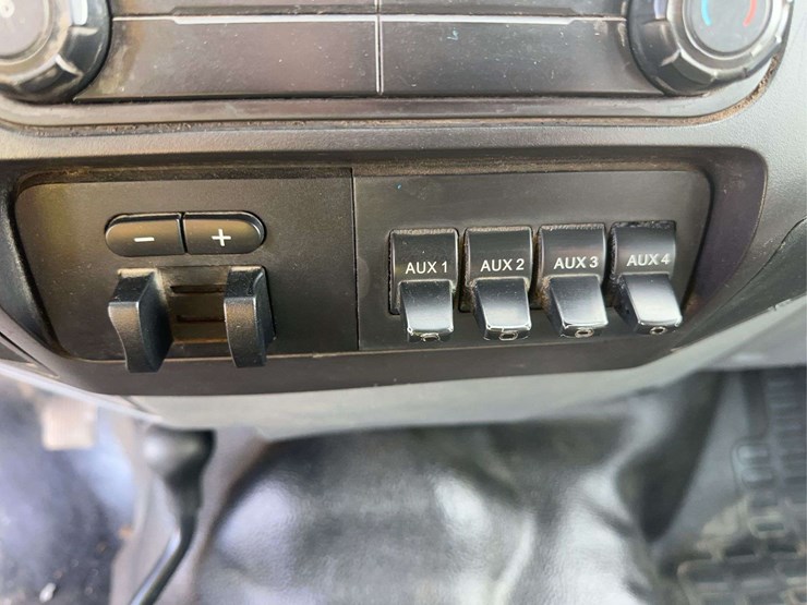 2011-ford-f550-xl-image-26