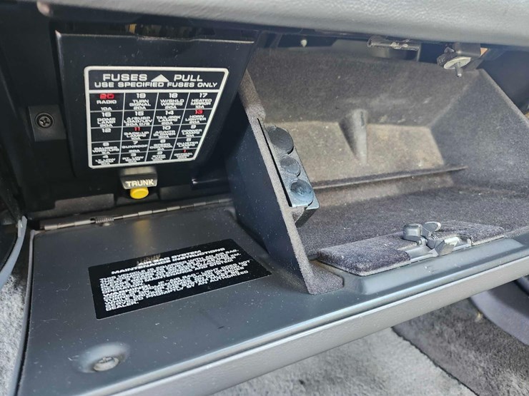 1990-chrysler-new-yorker-fifth-avenue-image-25