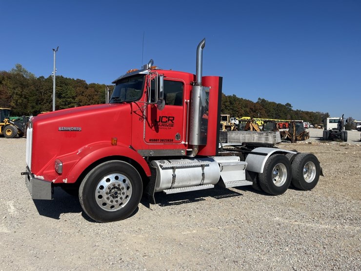 2004-caterpillar-c15-image-1