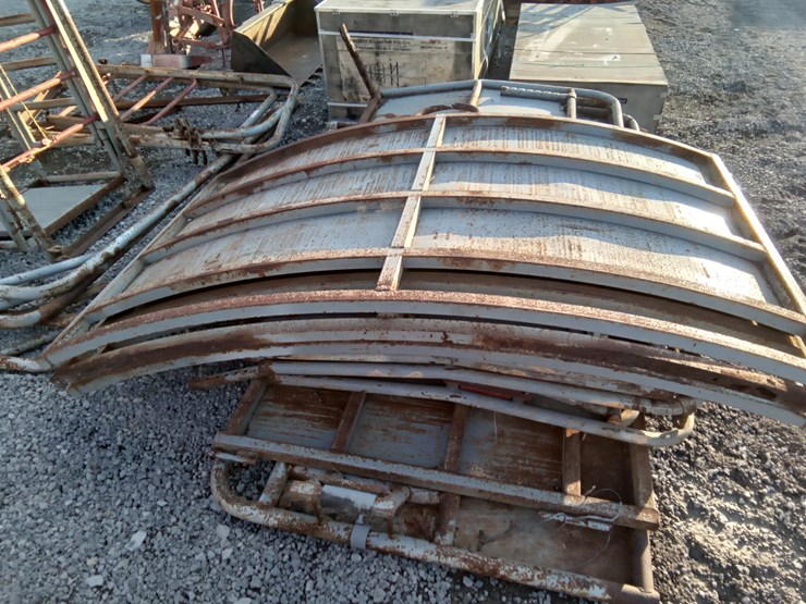 #595-•-ww-livestock-tub,-palp-cage-and-alley-image-3