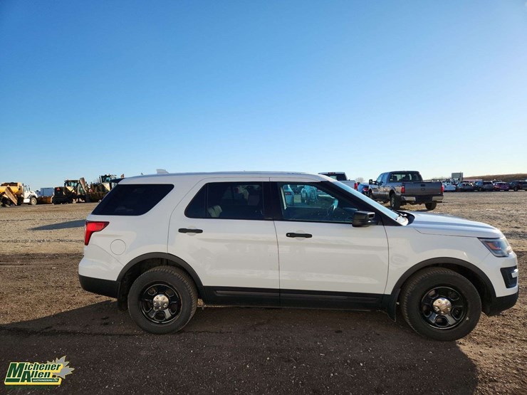 2017-ford-explorer-image-23