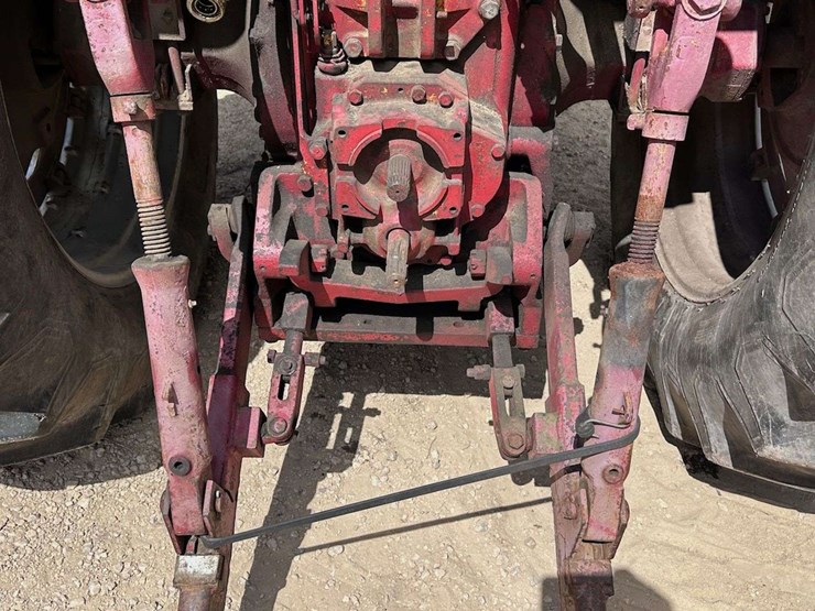 farmall-1066-hydro-image-18