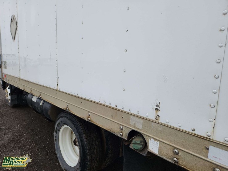 2009-isuzu-npr-image-36