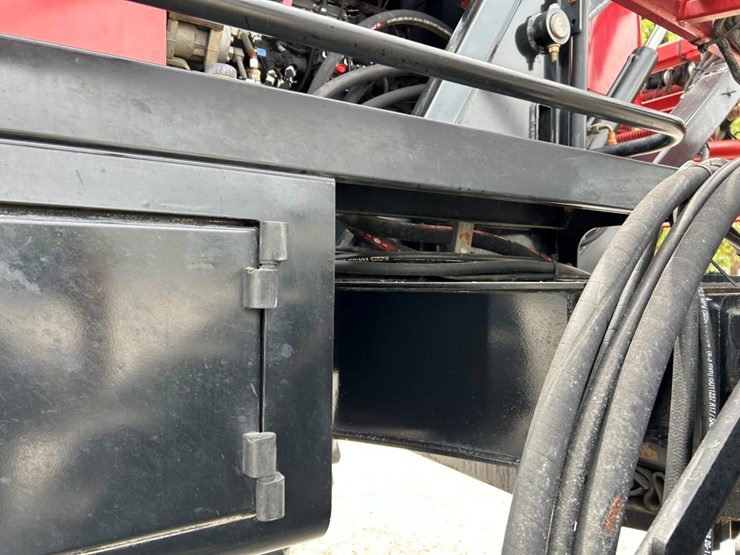 2014-case-ih-3200b-image-97