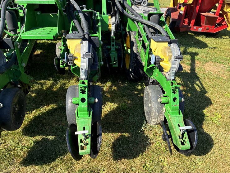 2011-john-deere-1790-image-48