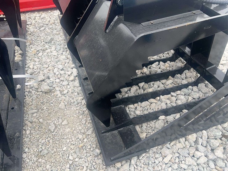 skid-steer-hollow-wood-grapple-image-11
