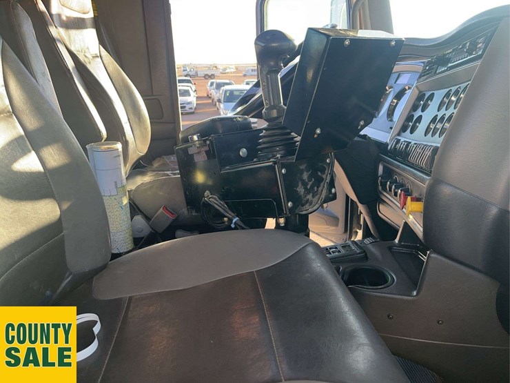 2016-kenworth-t800-image-16