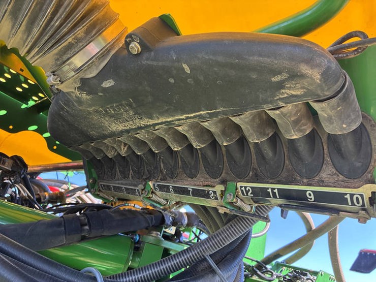 2011-john-deere-1790-image-29