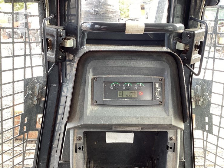 2017-deere-650k-lgp-image-19