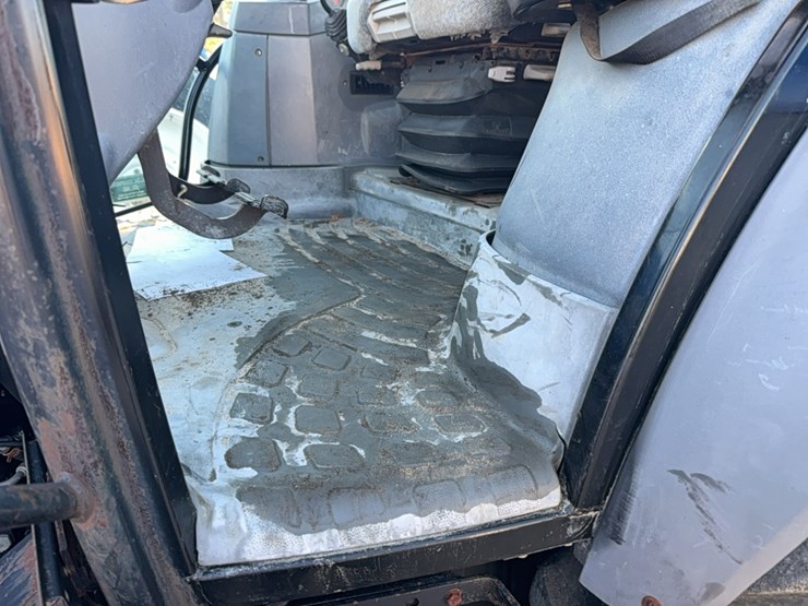 new-holland-t6070-image-55