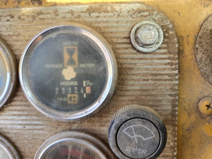 1980-caterpillar-627b-push-pull-scraper-image-13