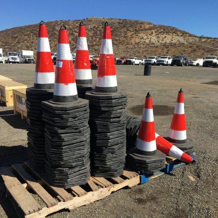 (250) Unused IRanch IRSTC Safety Traffic Cones.